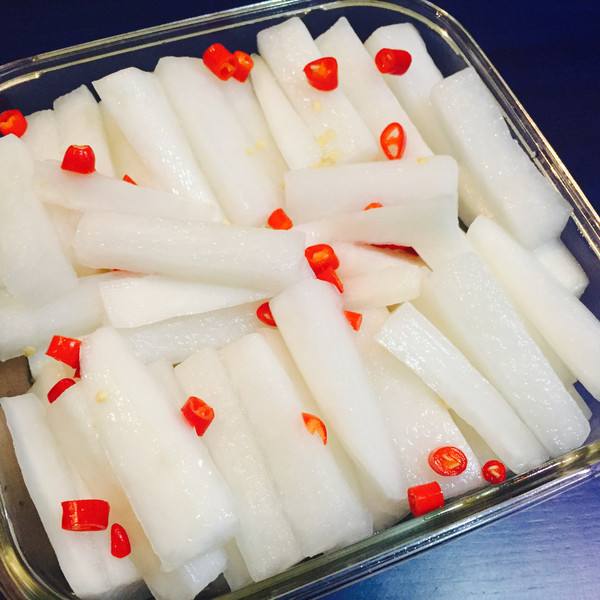 data-id="gnwi5ambjr">腌萝卜条是一道菜肴,主要食材是干萝卜,该菜品