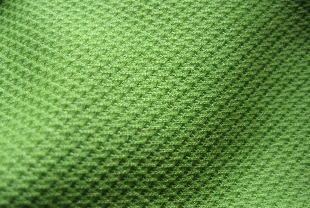 扩展资料菠萝纤维又称凤梨麻,是从菠萝叶片中提取出来的.