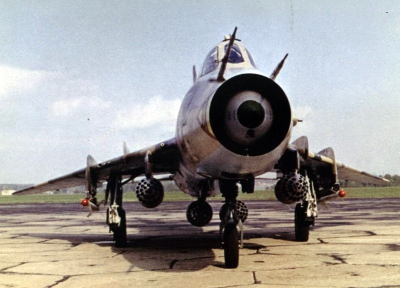  p>苏-17攻击机(俄文:Су-17,英文:su-17 attack aircraft,北约代号