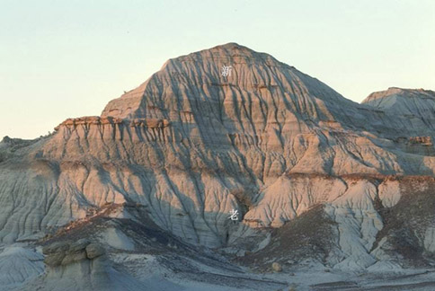  p>侵入岩是指当上覆岩层压力减轻时,软流层中的岩浆就钻出,在地壳