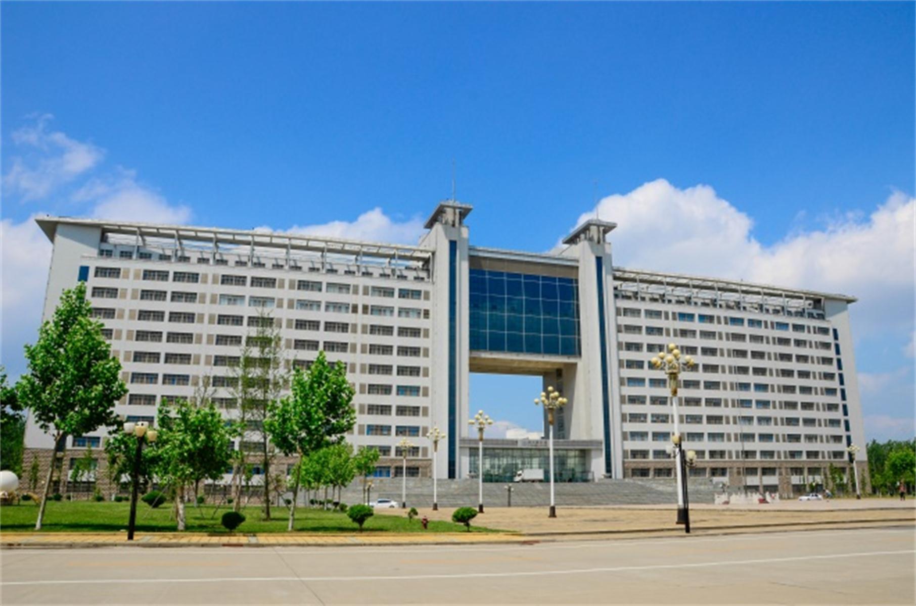  p>聊城大学(liaocheng university),简称"聊大".