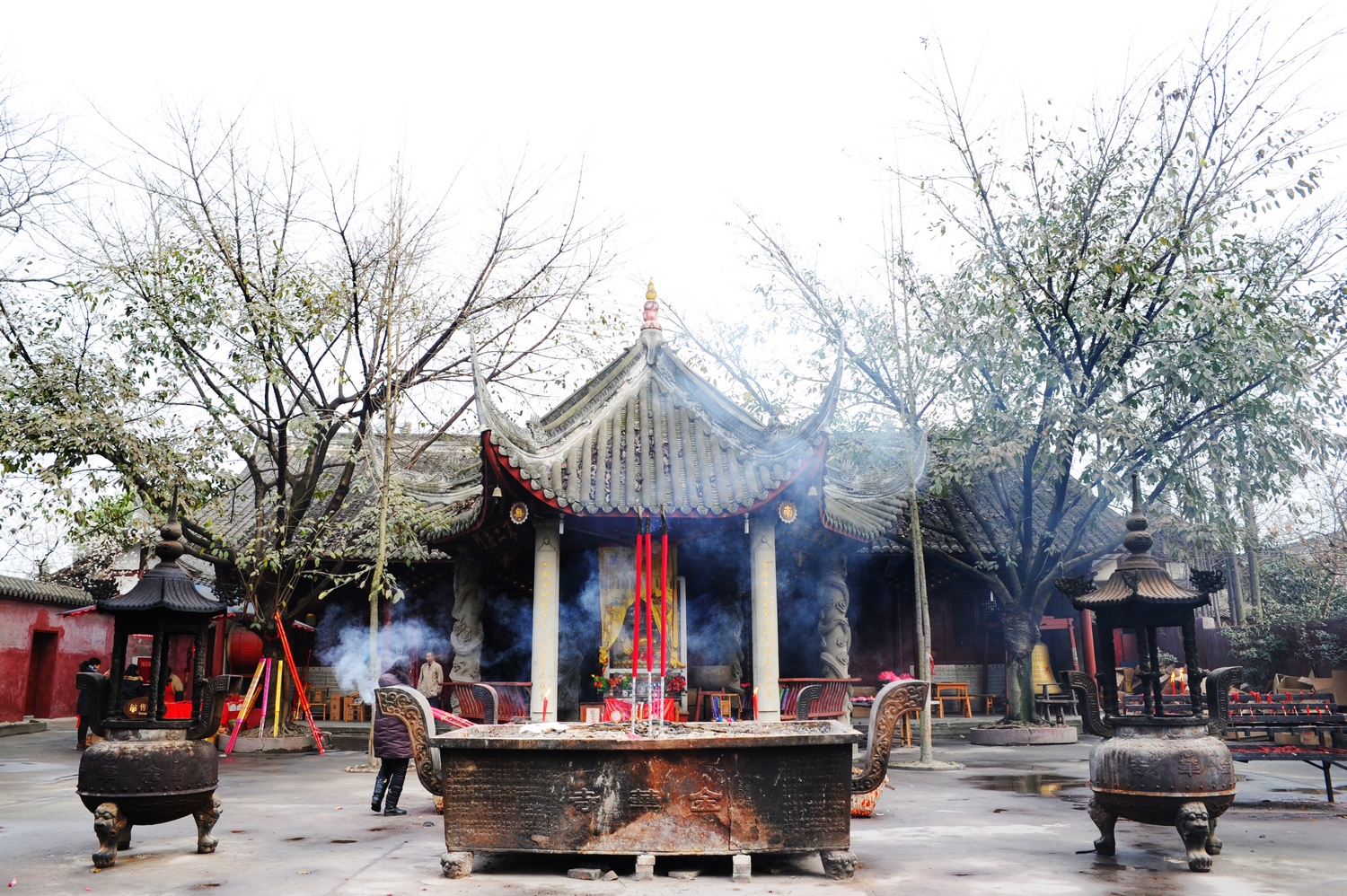  p>成都市金华寺建立于清代乾隆四十二年,位于成都市金牛区天回镇金华