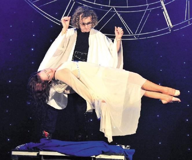  p>电锯活人是 a href="#">魔术 /a>中的一个常见 a href="#" data