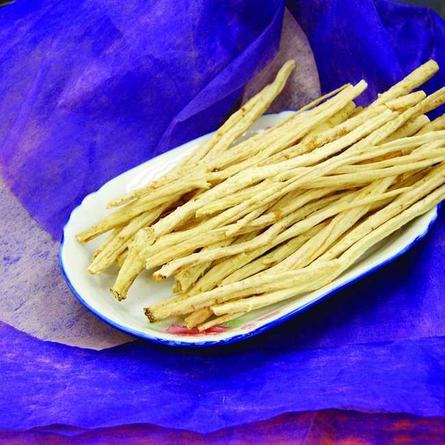  p>细叶沙参,又称 a href="#" data-lemmaid="2547766">兰花参 /a>,是