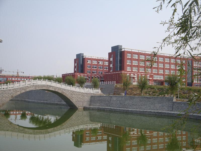  p>荣成市实验中学始建于1986年7月,是一所公办初级中学.