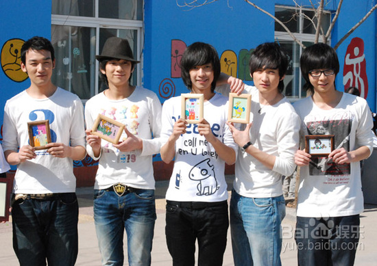  p data-id="gn7jul78ke">《新年快乐2009》是风云帮成员演唱的一首