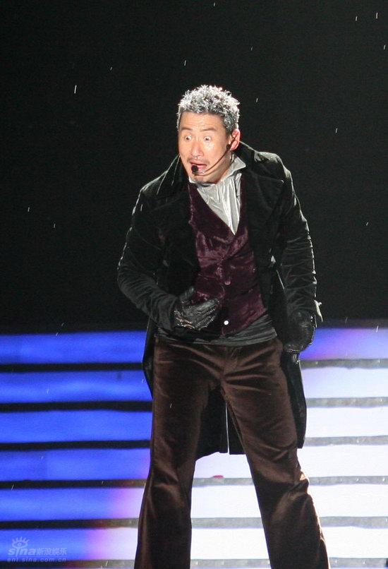 《雪狼湖》是张学友于1997年11月11日发行的音乐剧原声专辑,共收录了