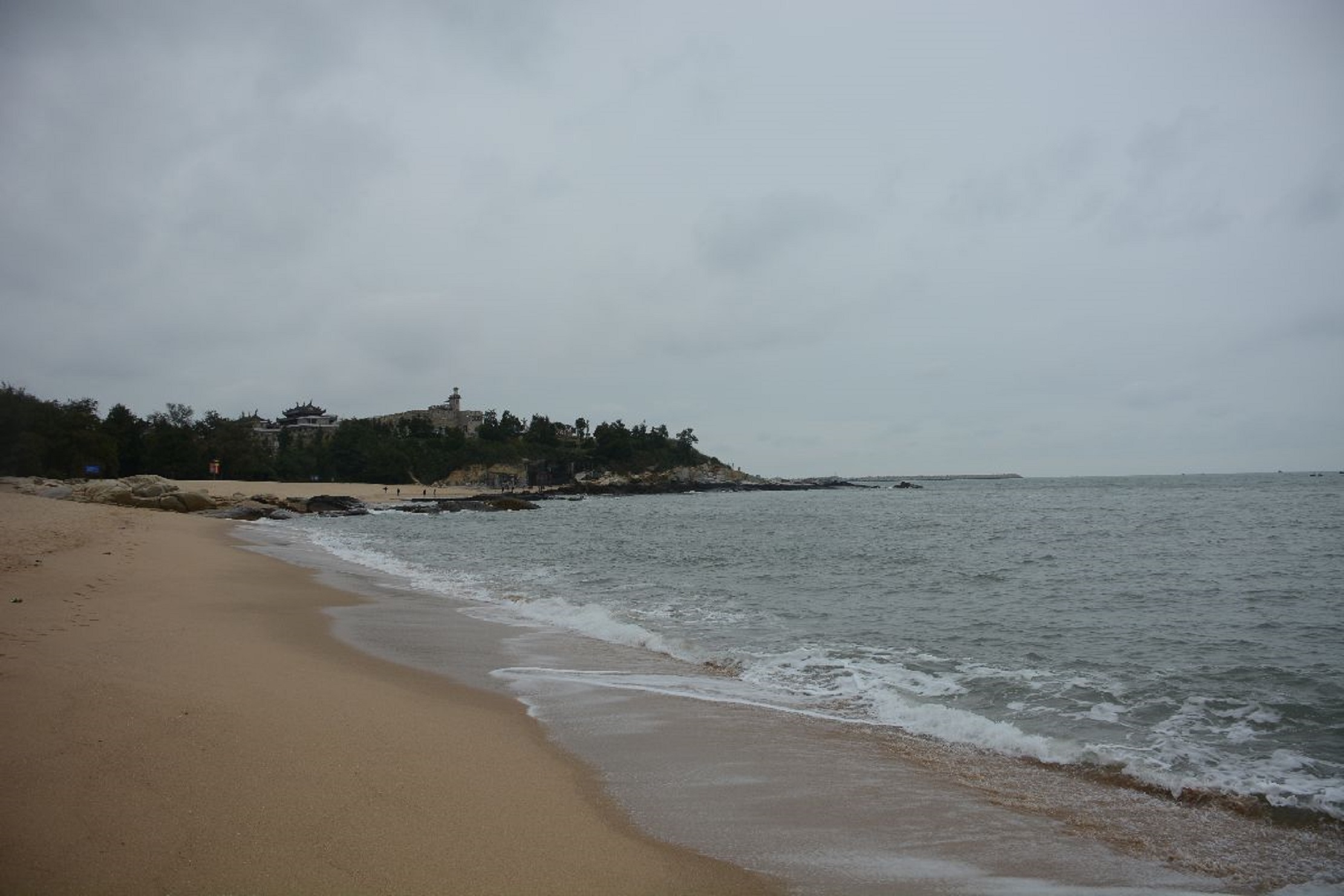  p>西沙湾是福建省泉州市惠安县 a target="_blank" href="/item/崇武