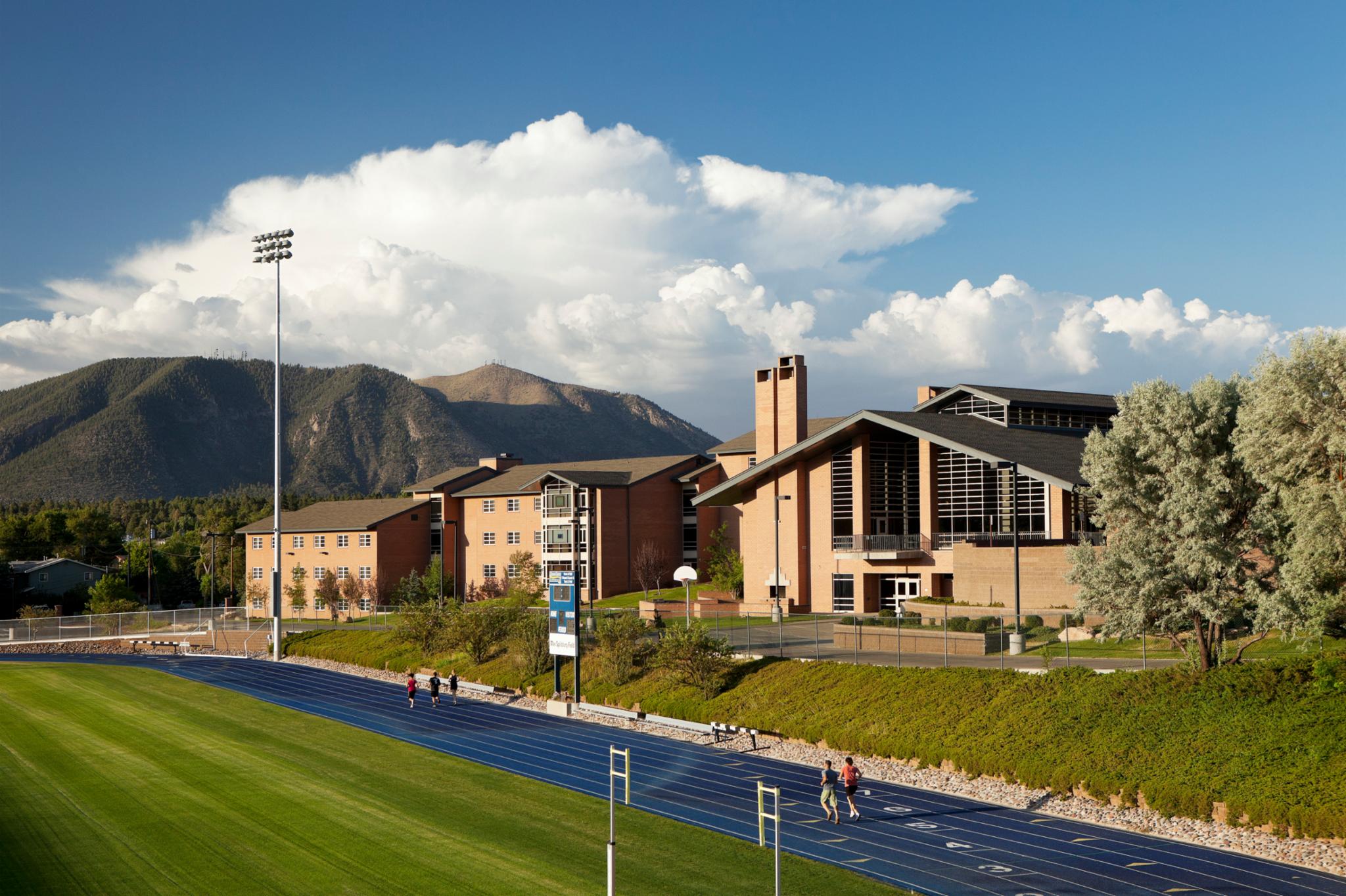  p>北亚利桑那大学(northern arizona university),简称北亚(nau)