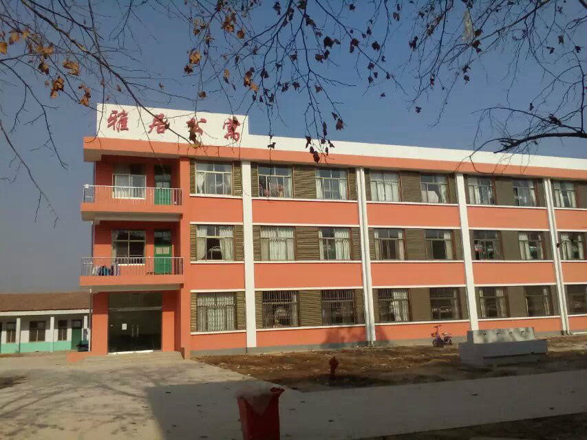  p>万丰镇第一中学是一所县级规范化学校,原名苏集联中,创建于1969年