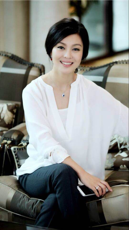  p>荣蓉,国家二级演员,制片人,毕业于 a target="_blank" href="/item