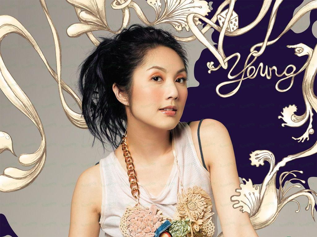  p>《白天鹅》是2012年杨千嬅演唱的歌曲,收录在专辑《火鸟》. /p>