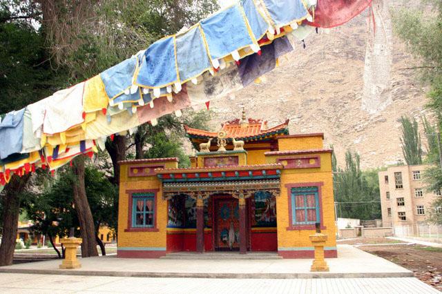  p data-id="gnwr188aqm"> a target="_blank" href="/item/和静县