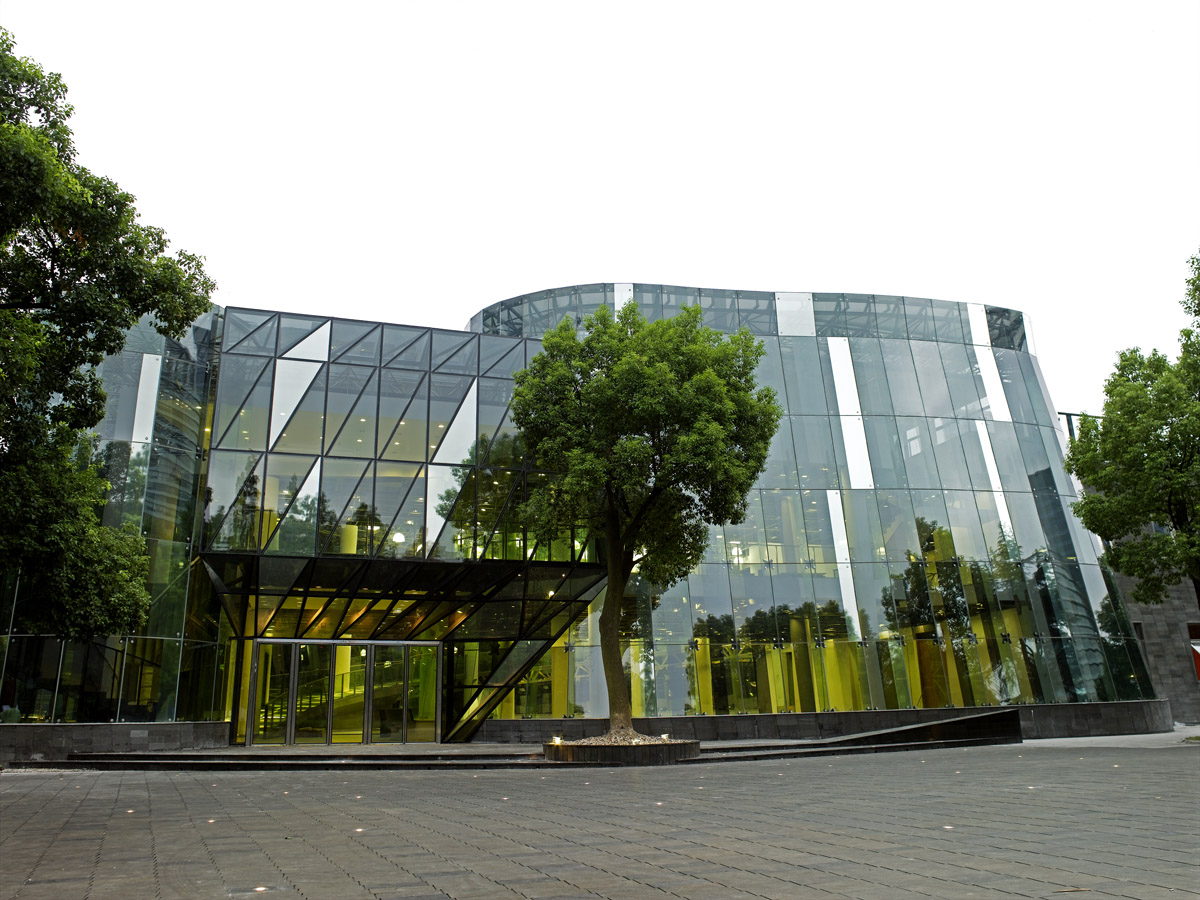  p>上海当代艺术馆(moca shanghai) 是由龚明光基金会出资建造,经上海