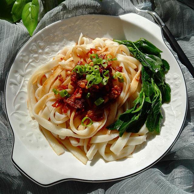 肉酱番茄汁手擀面