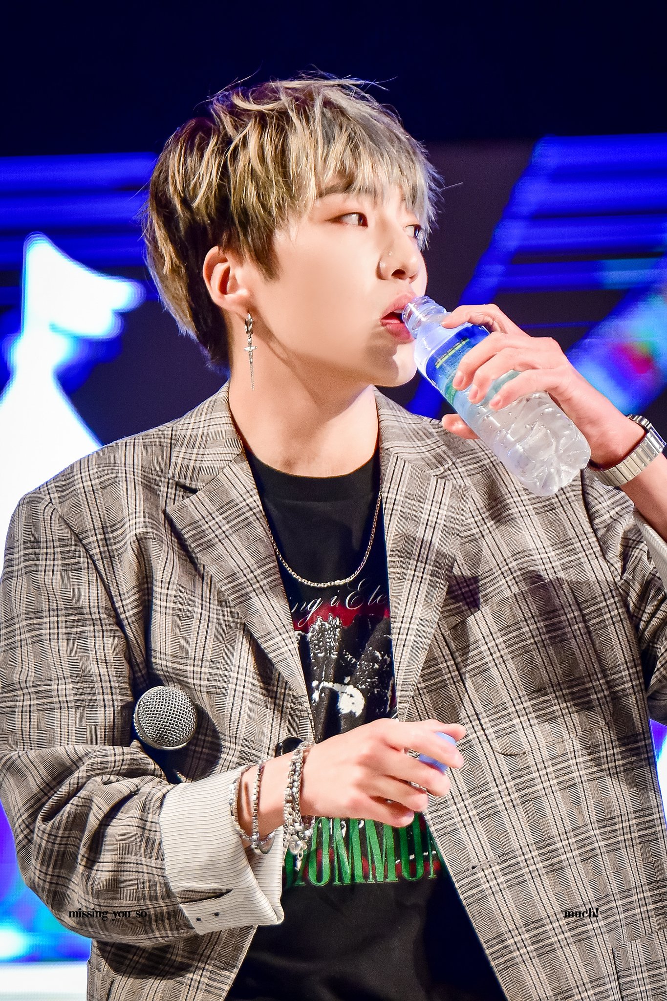  p>姜昇润(         )1994年1月21日出生于韩国釜山,歌手,演员,韩国