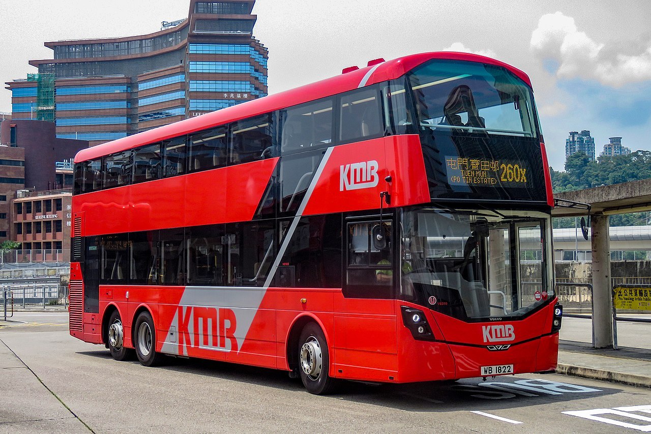  p>双层巴士即双层的公共汽车(double-deck bus), 是指载客车厢由上下