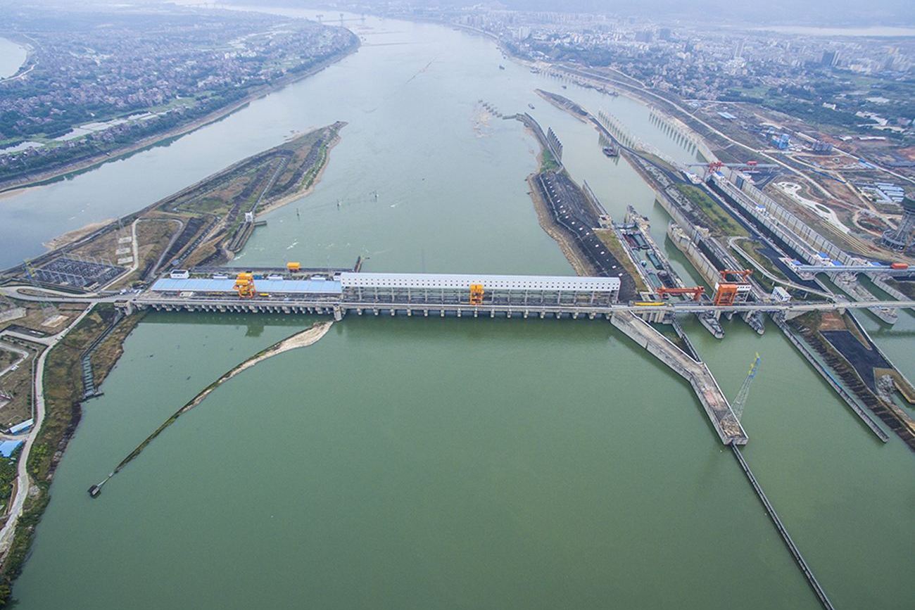  p>长洲水利枢纽是国务院1993年批准的《珠江流域综合利用规划》推荐