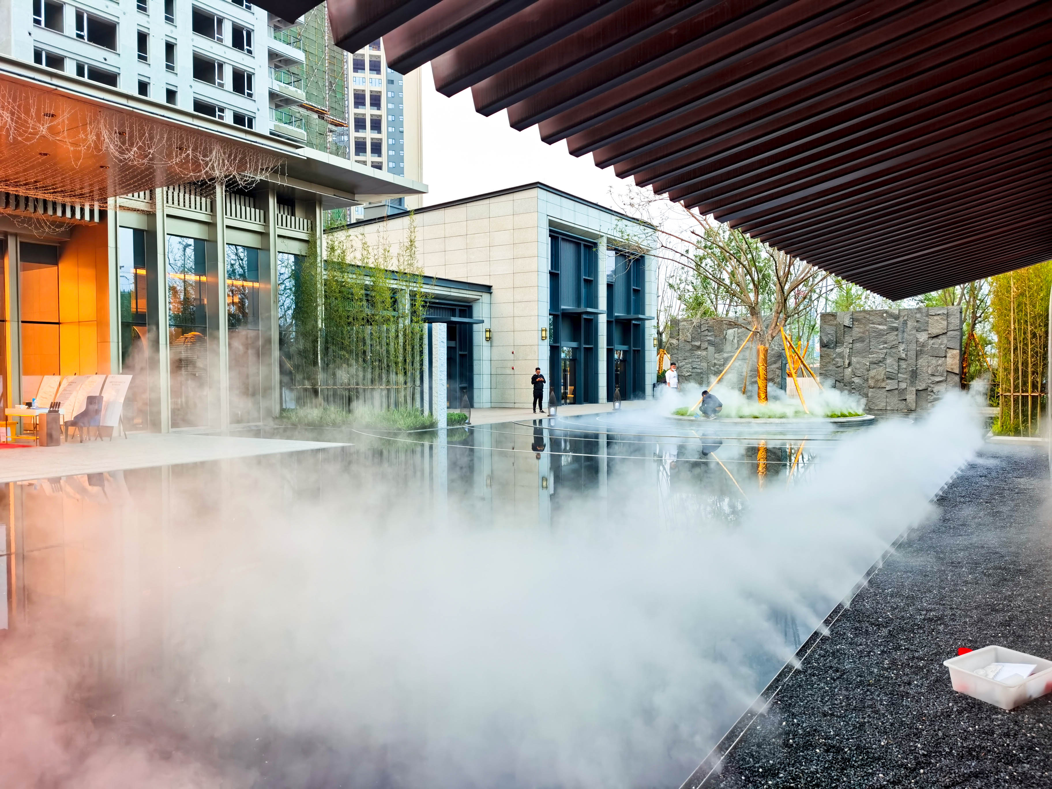  p>雾森,是通过人工造雾系统,以水为原料,制造出