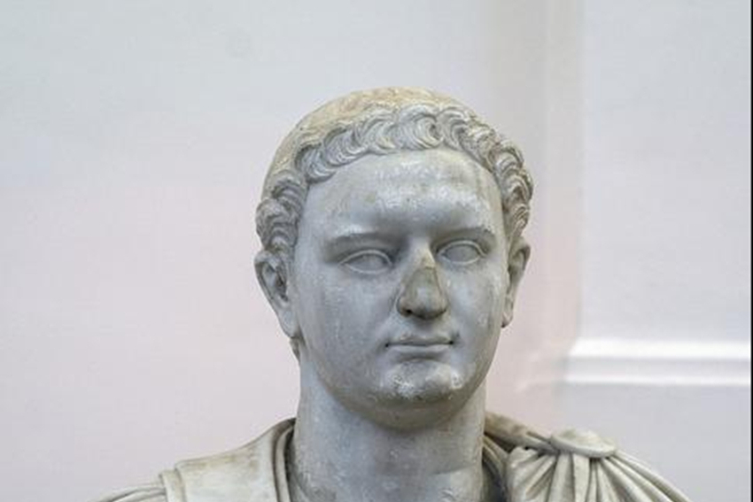  p>图密善,(公元51年10月24日—公元96年9月18日),原名 b>提图斯