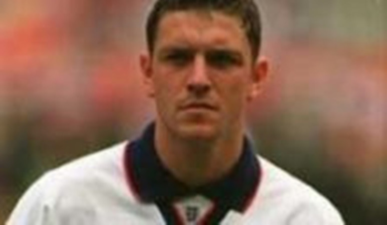  p>李·夏普,1971年5月27日出生于英国,英国职业足球运动员,场上司职 