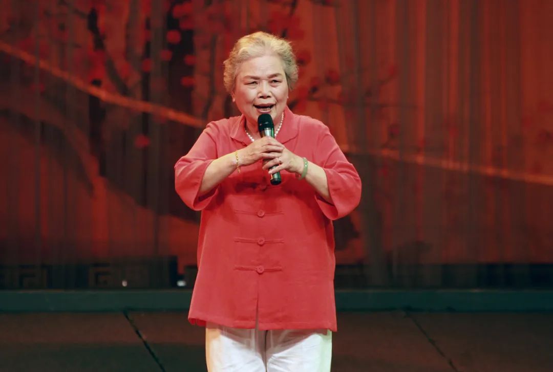 浙江杭州人,绍剧表演艺术家,绍剧"第一女老生",绍剧"钱"派创始人.