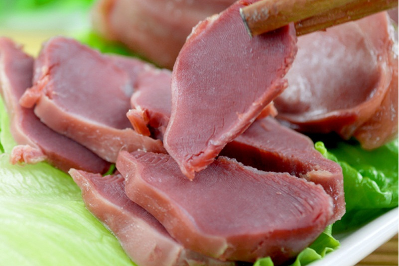  p>鸭肫即鸭胃,鸭胗,鸭的肌胃,形状扁圆,肉质紧密,紧韧耐嚼,滋味悠长