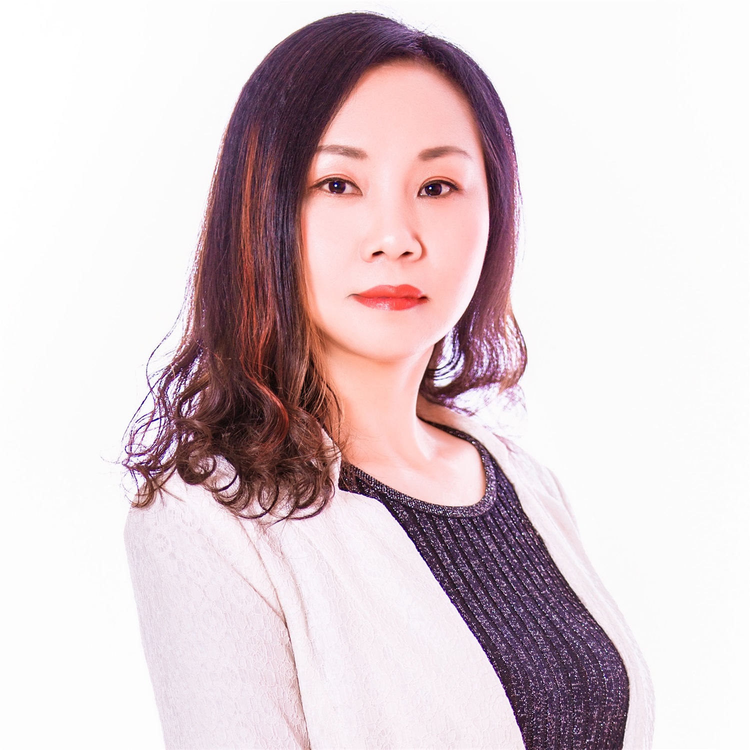  p>《思念远方的你》是2018年4月汪小红演唱的单曲,由蔡吉亭作词,作曲