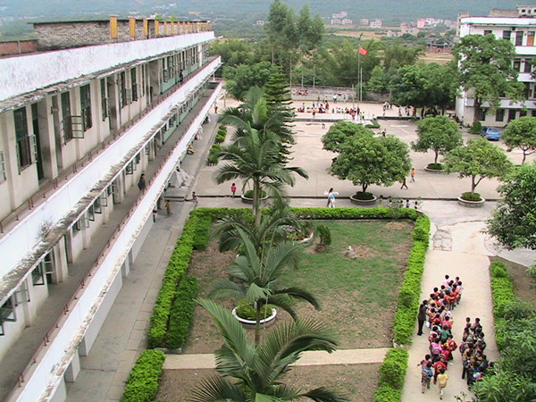 麻垌镇中心小学