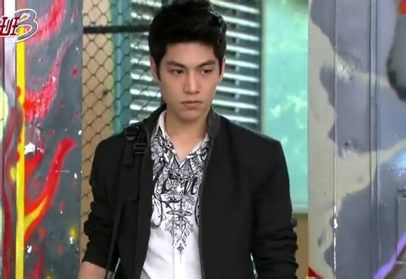 rk">中万钧,男,是 a target="_blank" href="/item/终极系列/3405951"