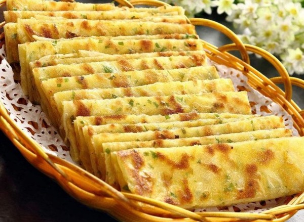 香肠鸡蛋葱油饼