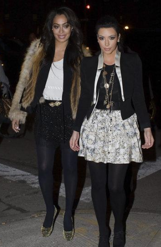  p>拉拉·瓦斯奎兹,女,已婚,1980年6月25日生于纽约布鲁克林,是《 a