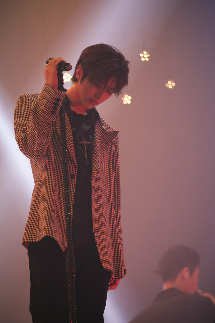  p>蔡徐坤(kun),1998年8月2日出生于浙江温州,籍贯湖南怀化 sup data