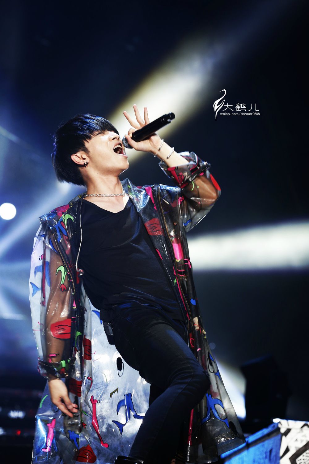  p>华晨宇,1990年2月7日生于湖北省十堰市,中国内地流行乐男歌手,作曲