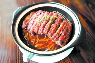  p>豆豉蒸五花肉是一道川菜美食.