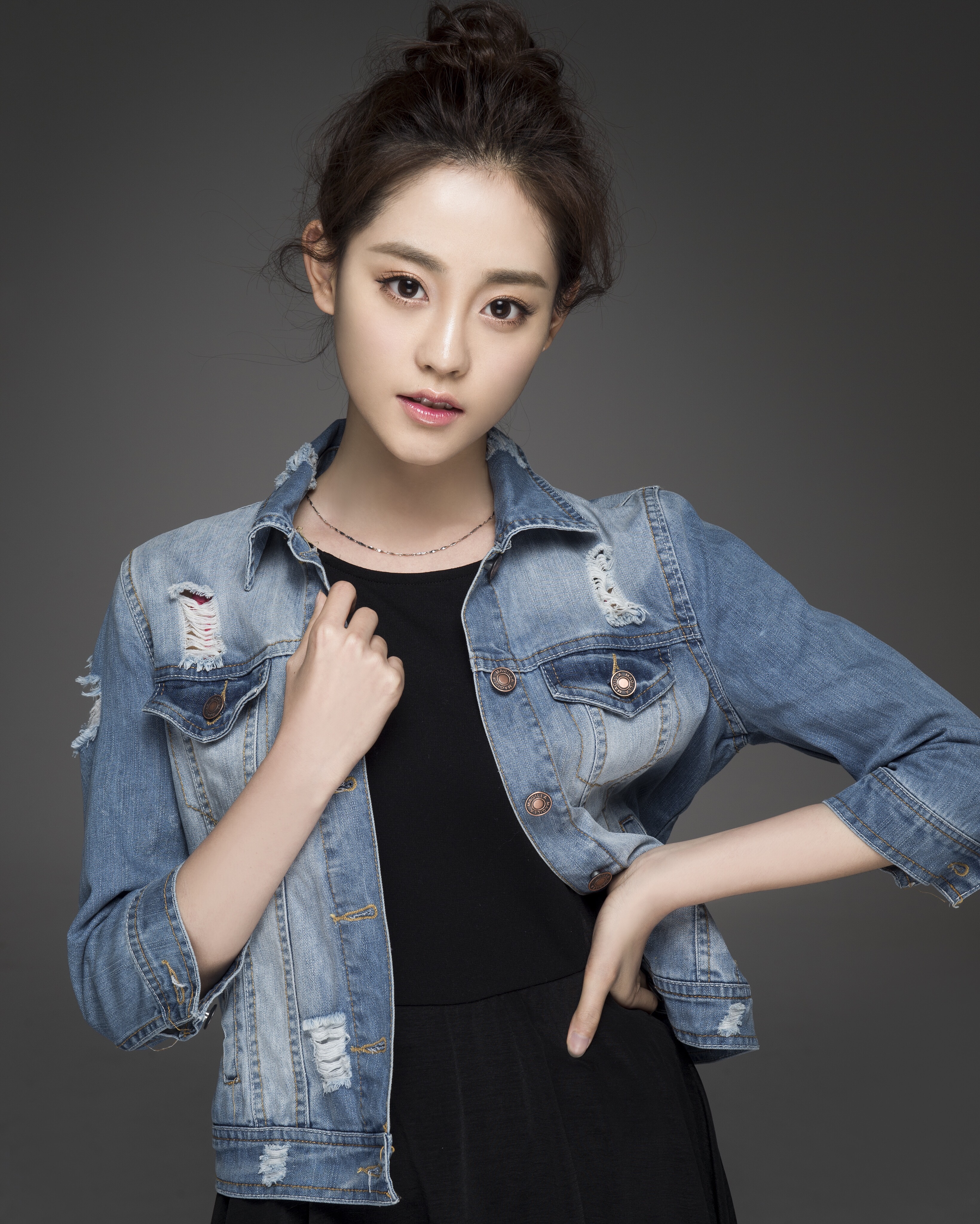  p>祝绪丹,1992年4月15日出生于黑龙江省齐齐哈尔市,中国内地影视女