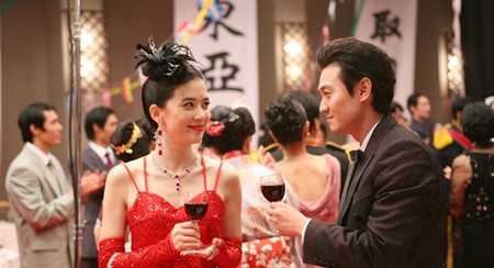  p>《京城往事》是根据小说《千年之光》改编的动作喜剧电影,由郑勇基