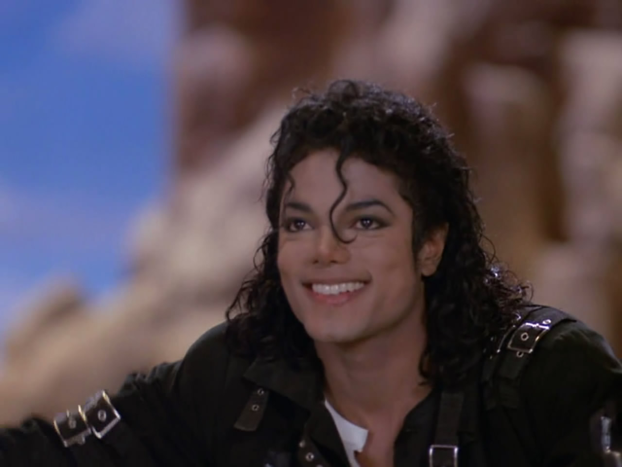 形式 /a>,由 a target="_blank" href="/item/迈克尔·杰克逊/170984"