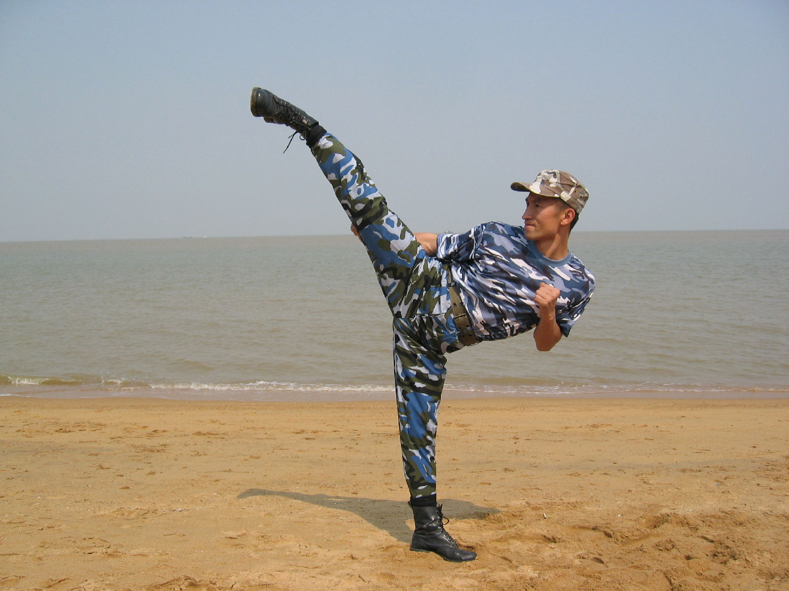 日出生于山东淄博人, a target="_blank" href="/item/截拳道/30401"