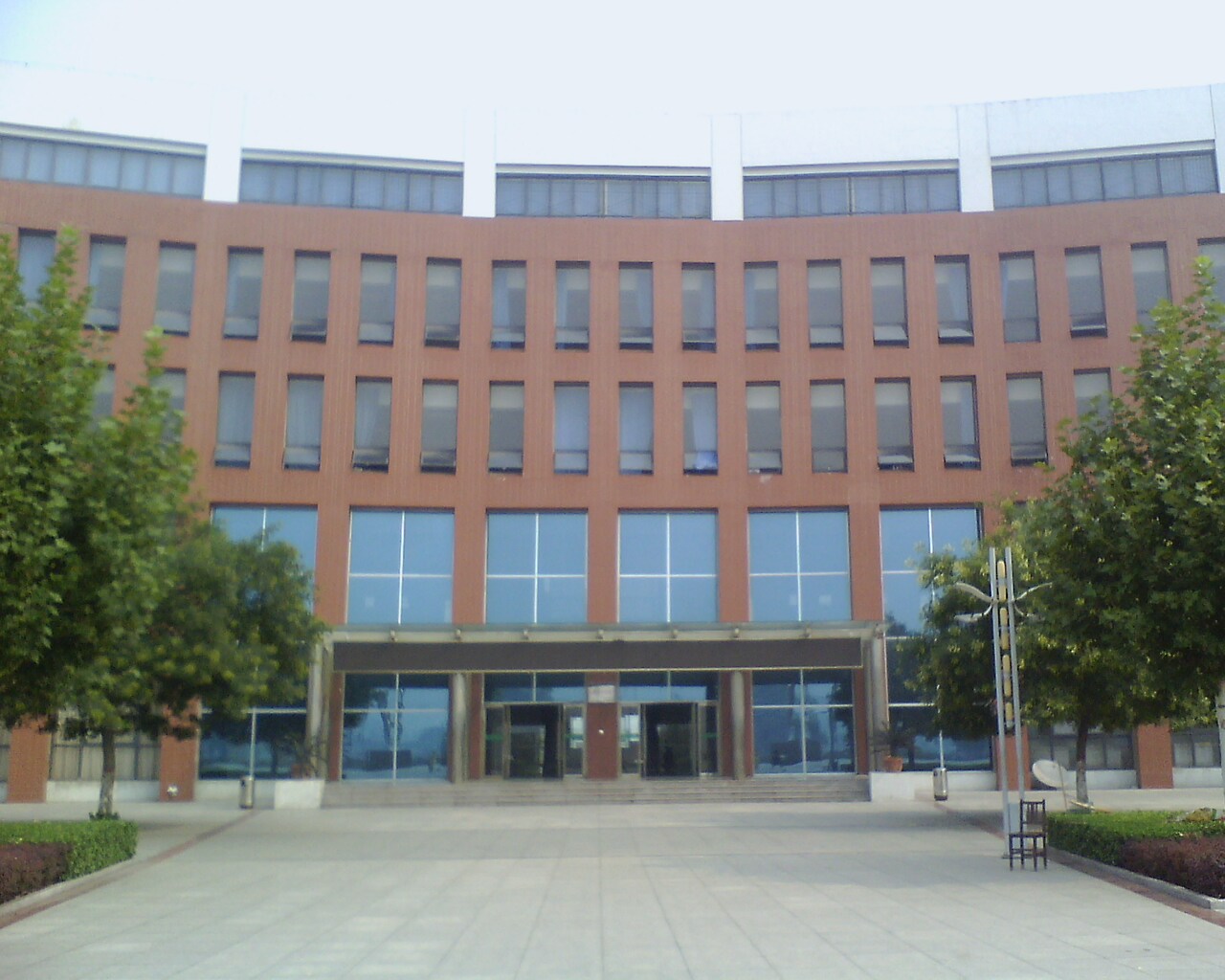  p>霍州市第一中学,简称"霍州一中",坐落在 a>山西省霍州市 /a>.