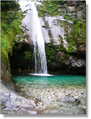  p data-id="gnfh4i1c2g">清碧溪是位于苍山圣应峰和 a target="