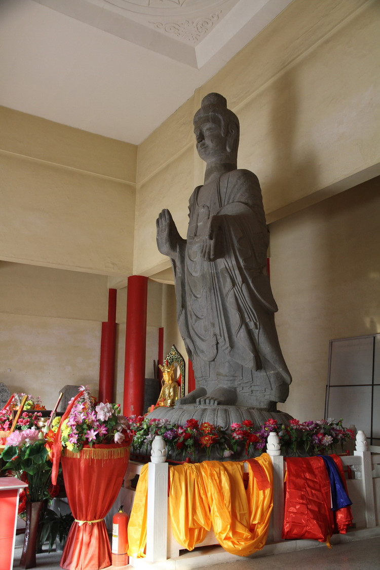 兴国寺(俗称丈八佛),位于 a target="_blank" href="/item/山东省">