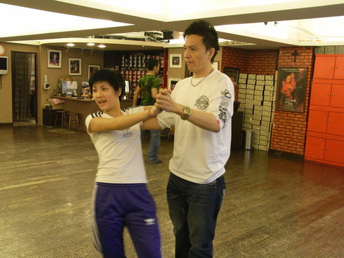  p data-id="gnrvm3n3ds">小钟,本名钟昀呈,1971年12月16日生于台湾