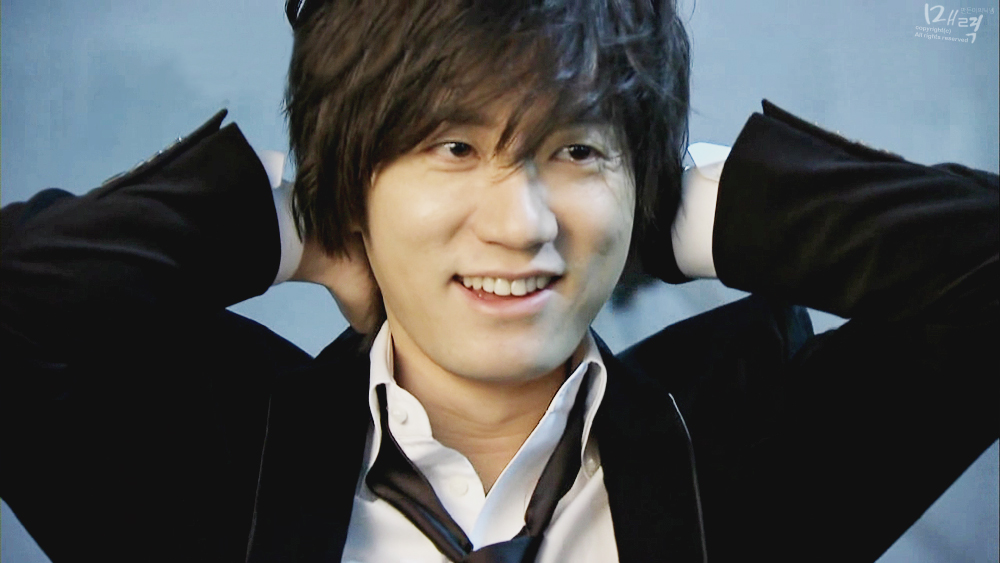  p>《回归》是由李圭满执导, a target="_blank" href="/item/金明民