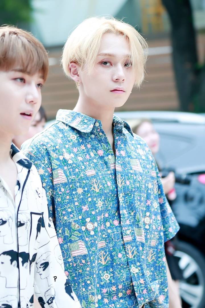 6月1日出生于韩国全罗南道和顺郡,韩国流行乐男歌手,前男子演唱组合 a