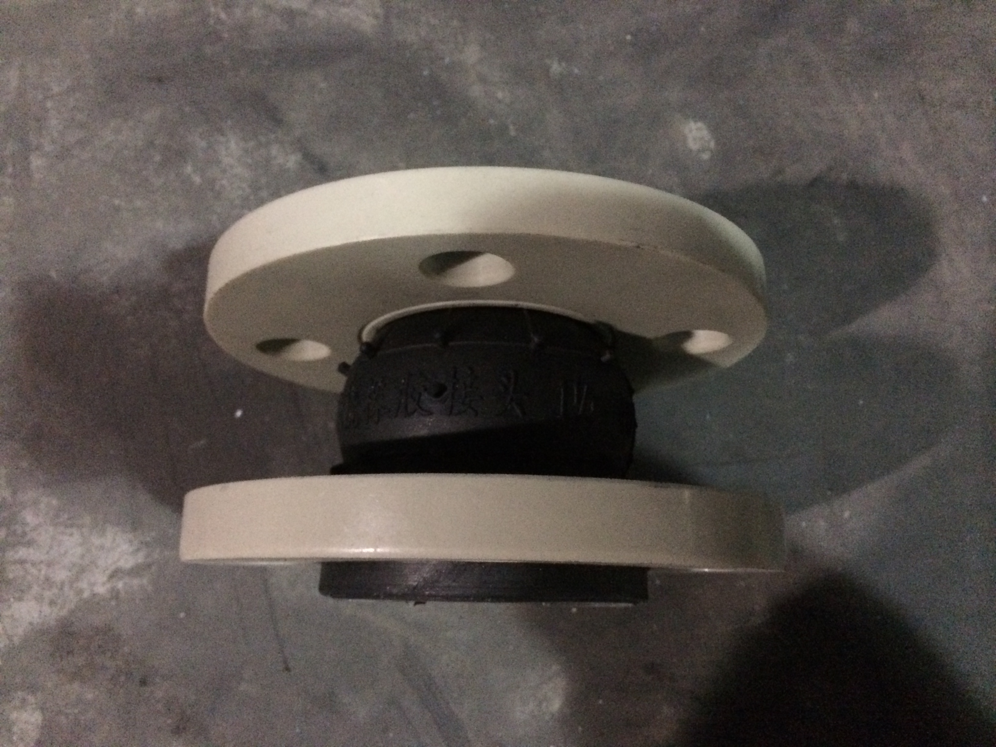  p>柔性接头是具有柔性作用的连接器,但是现实中大多是指钢质柔性接头