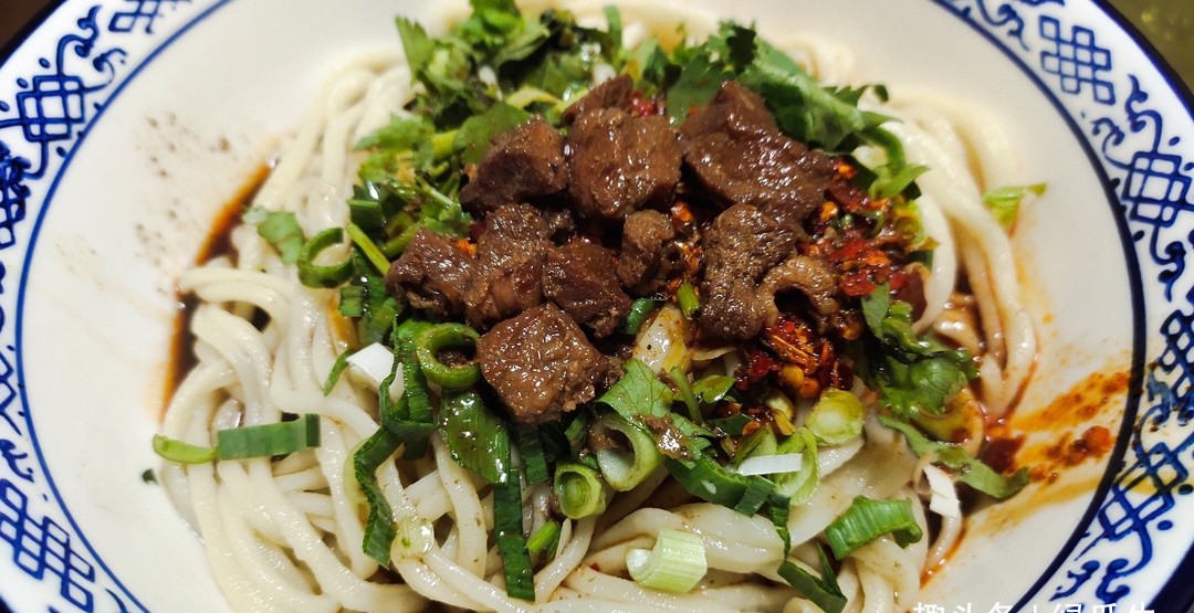 小白菜拌牛肉面