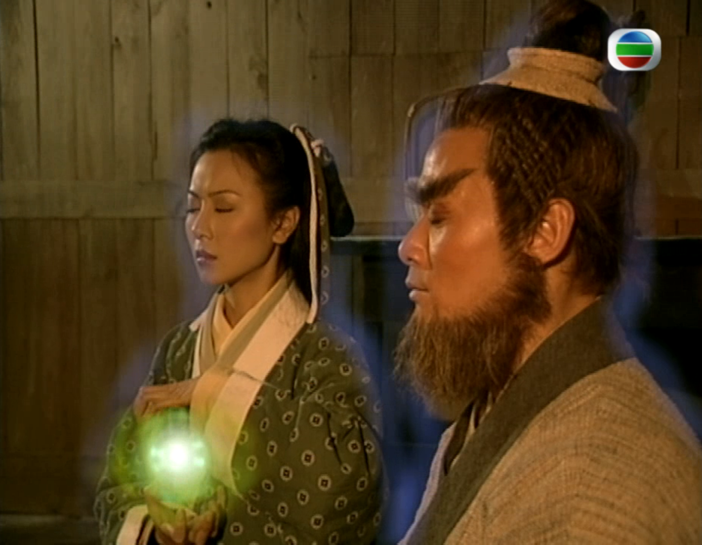 《人龙传说》是1999年香港电视广播有限公司出品的古装神话剧,由 a