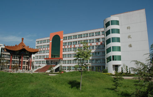  p>屯留县第一中学创建于1933年,由著名爱国民主人士沈钧儒先生题写了