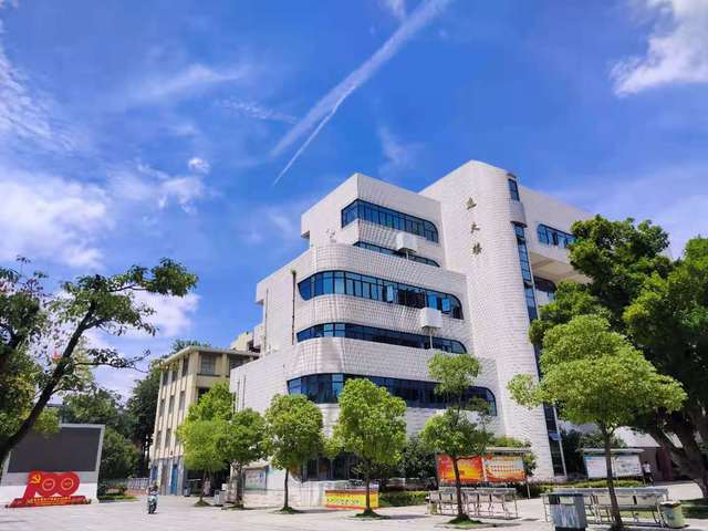 赣南师范大学附属中学